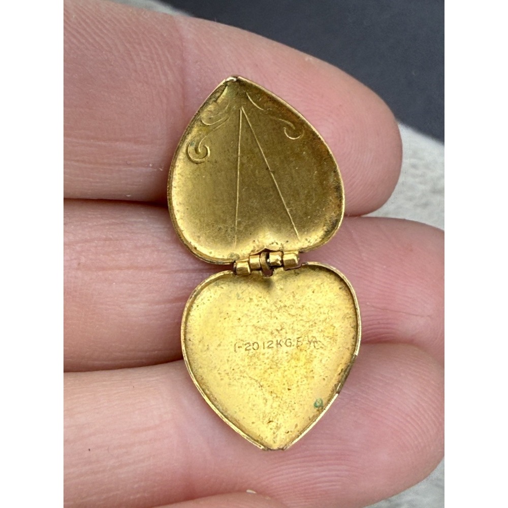 Vintage Gold Filled Heart Locket Engraved - Picture 7 of 9